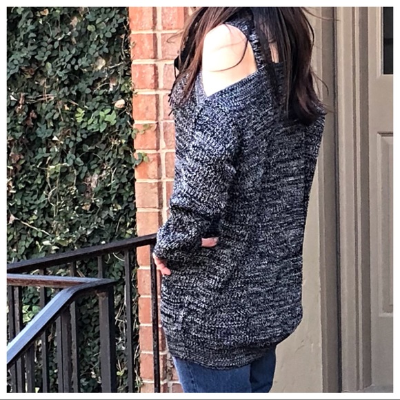 ✨LAST ONE ✨Loose fit cold shoulder pepper sweater - Picture 3 of 7